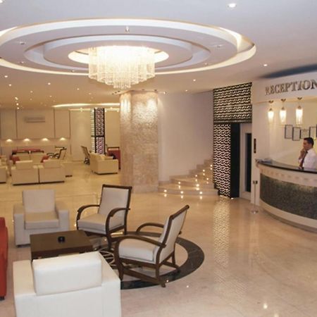 Esat Hotel Кушадасъ Екстериор снимка