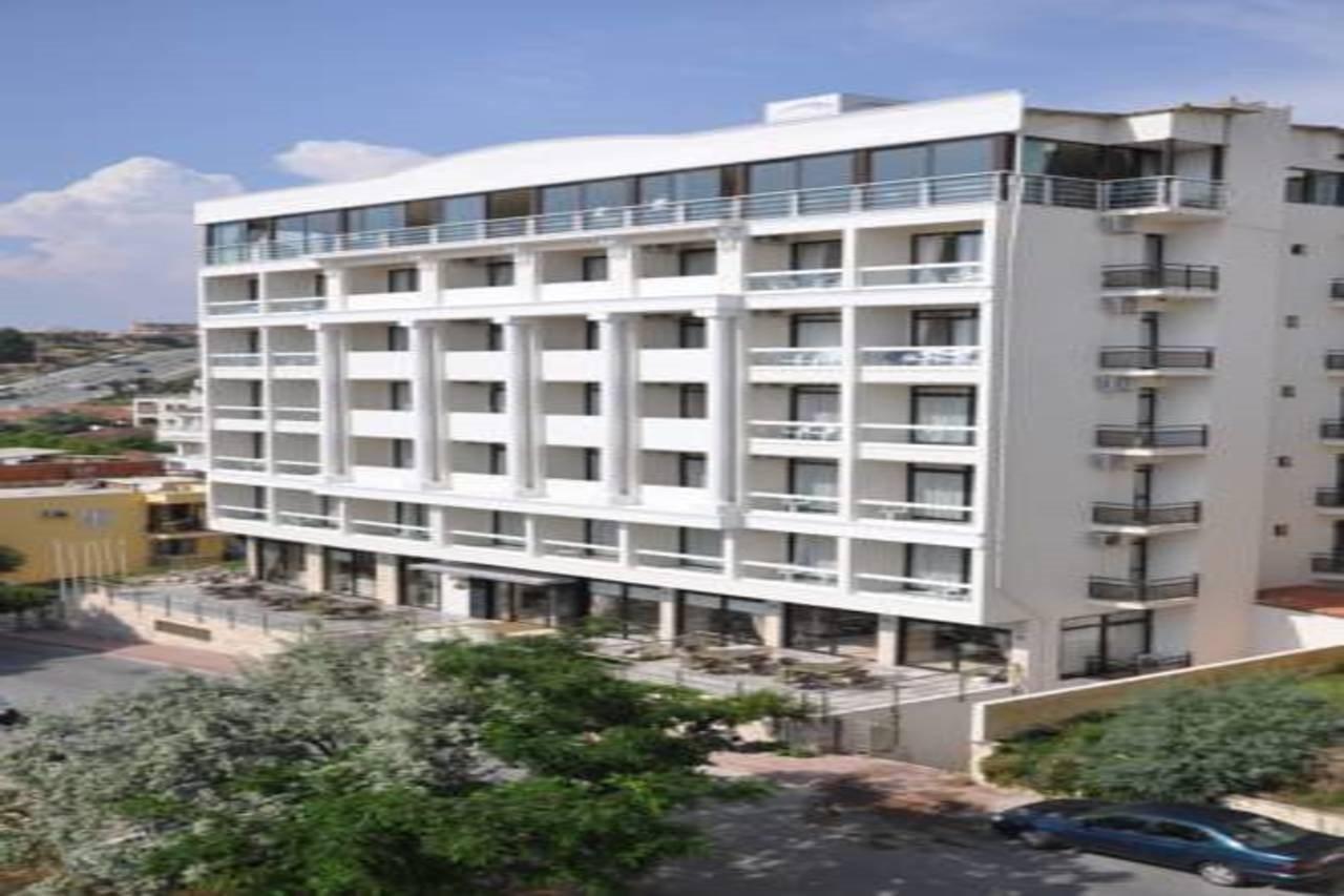 Esat Hotel Кушадасъ Екстериор снимка