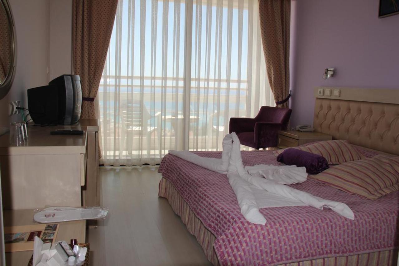 Esat Hotel Кушадасъ Екстериор снимка