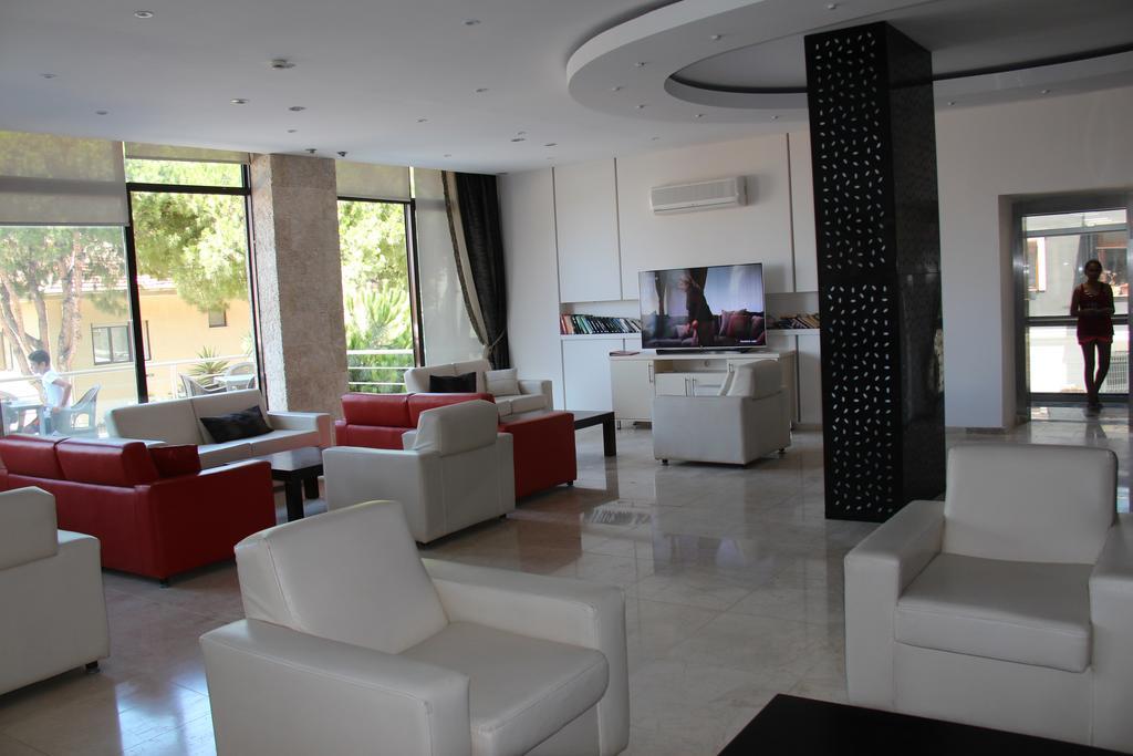 Esat Hotel Кушадасъ Екстериор снимка