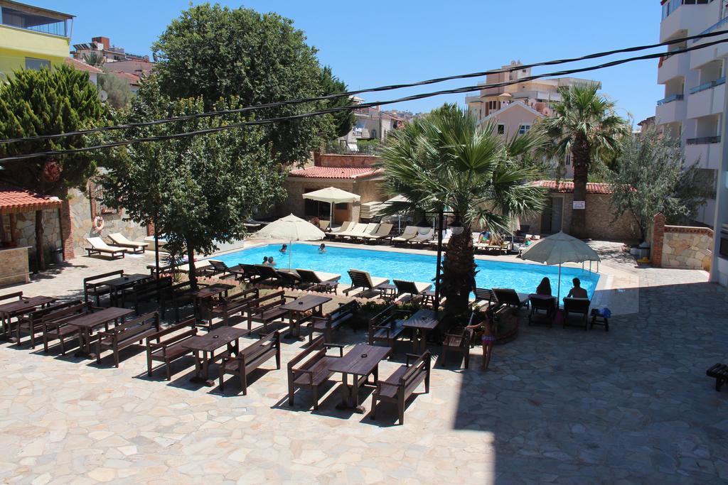 Esat Hotel Кушадасъ Екстериор снимка