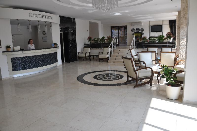 Esat Hotel Кушадасъ Екстериор снимка
