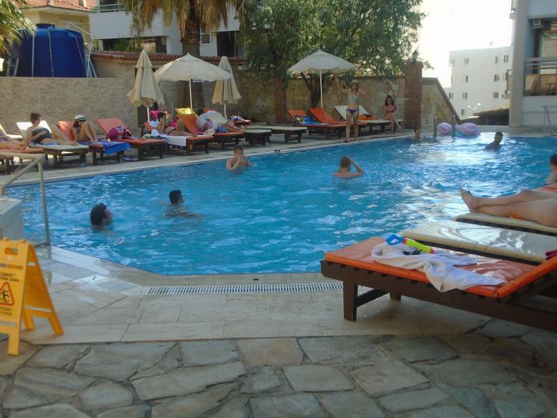 Esat Hotel Кушадасъ Екстериор снимка